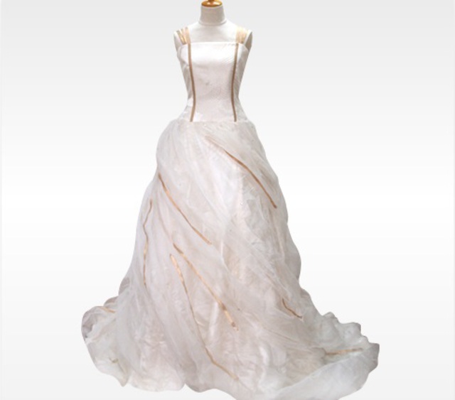 白無垢×ゴールドで魅せる個性派ドレス | 作品紹介 | トミー洋裁学院
